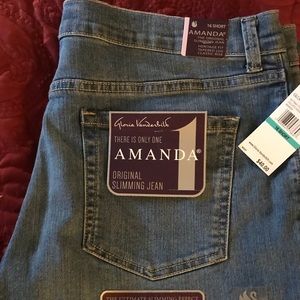 NWT Gloria Vanderbilt Amanda jeans 16 short